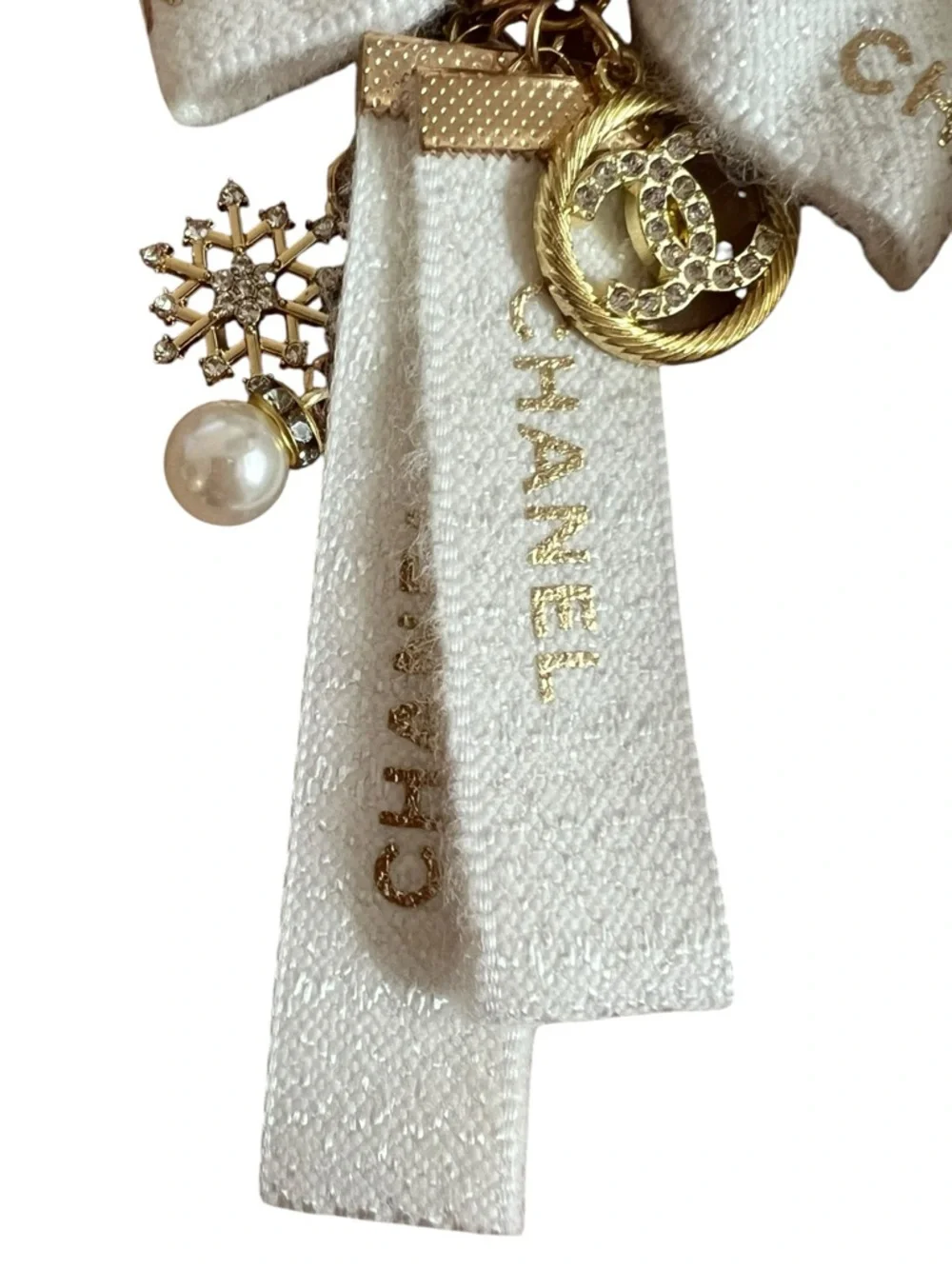 Chanel White Bow Charm Keychain Charm NIB - Picture 6 of 13